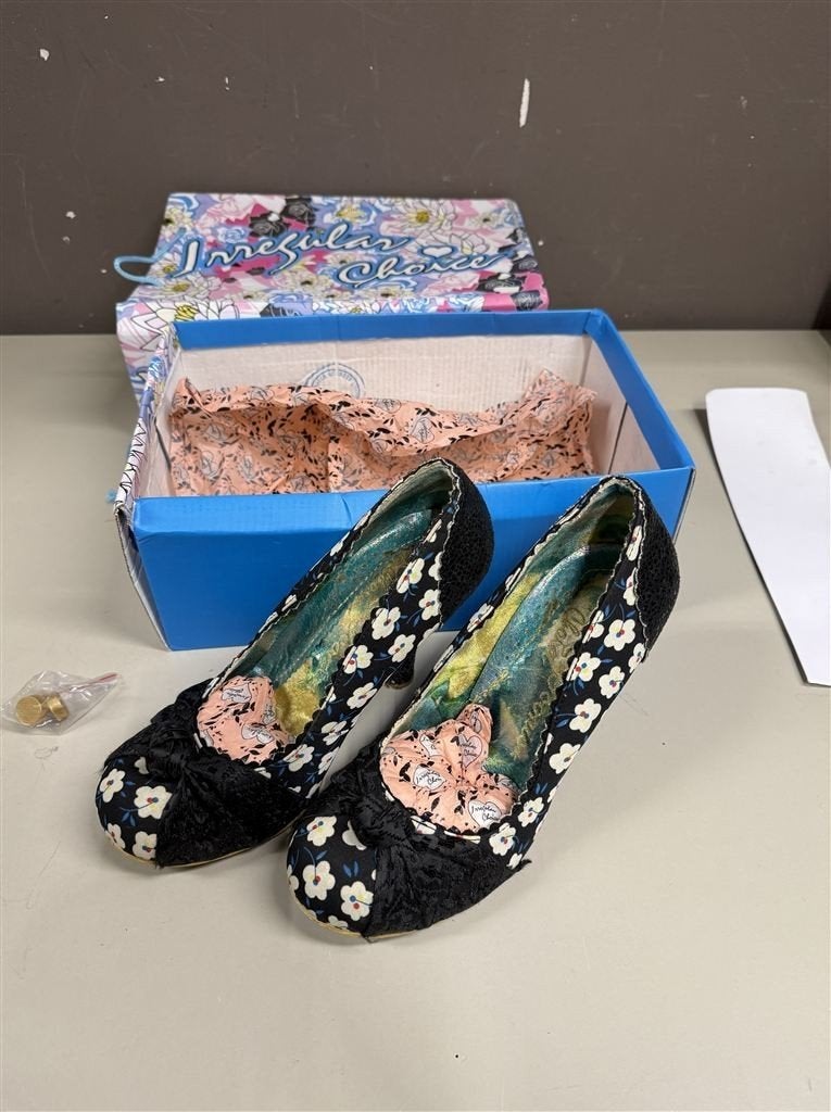 hoge hakken maat 40 - Irregular Choice Smartie Pants Black F, Ophalen of Verzenden, Gedragen