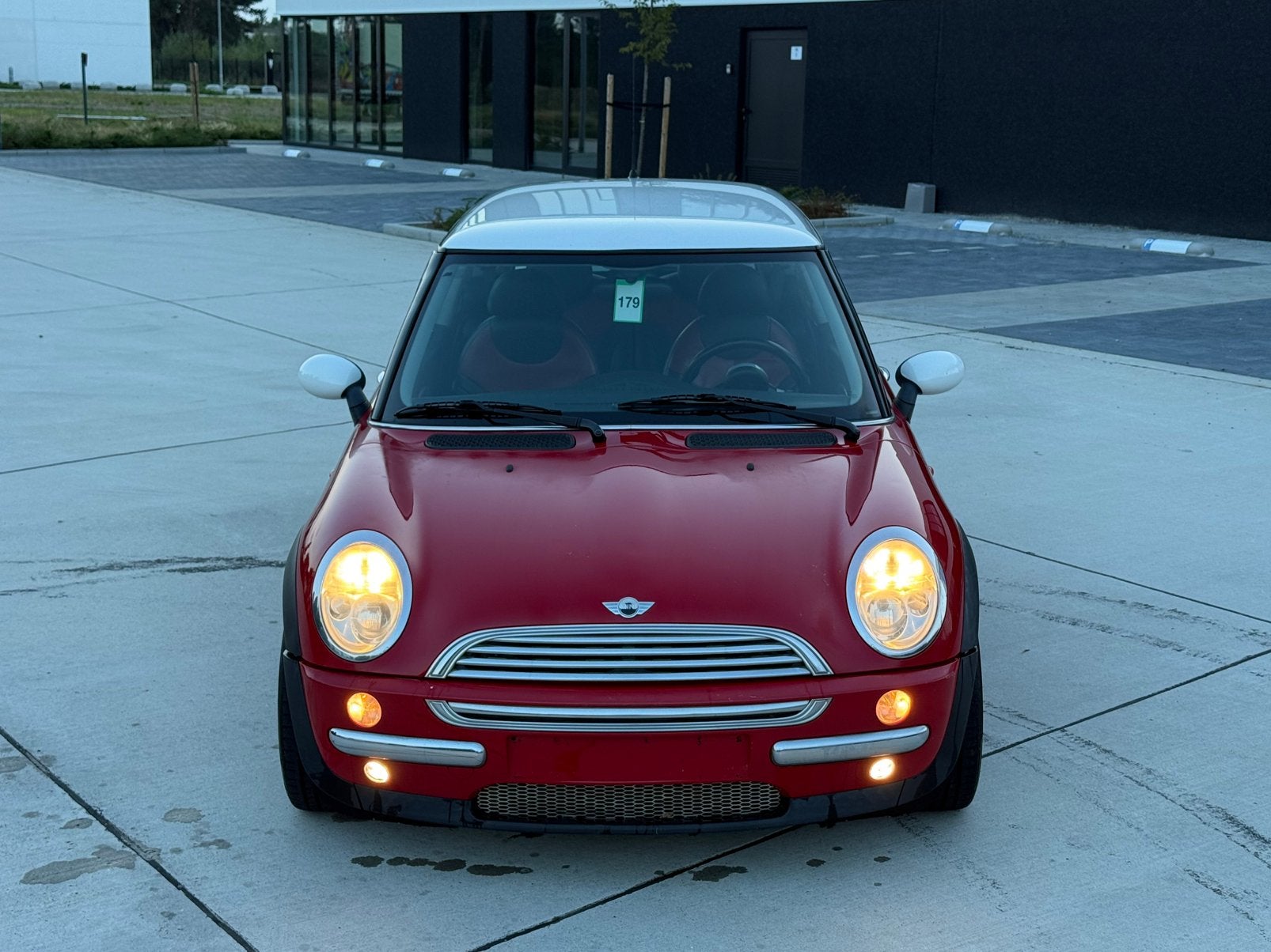 Mini Cooper - 1.6 Benzine - Gekeurd vvk, Auto's, Voorwielaandrijving, Electronic Stability Program (ESP), Leder, Handgeschakeld