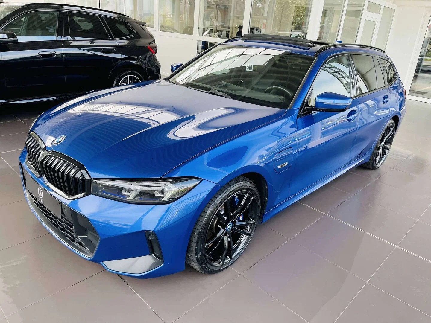 BMW 3 Serie 330 eA PHEV * GARANTIE + PACK M + TOIT PANO + LE, Auto's, Automaat, 1998 cc, Gebruikt, 4 cilinders