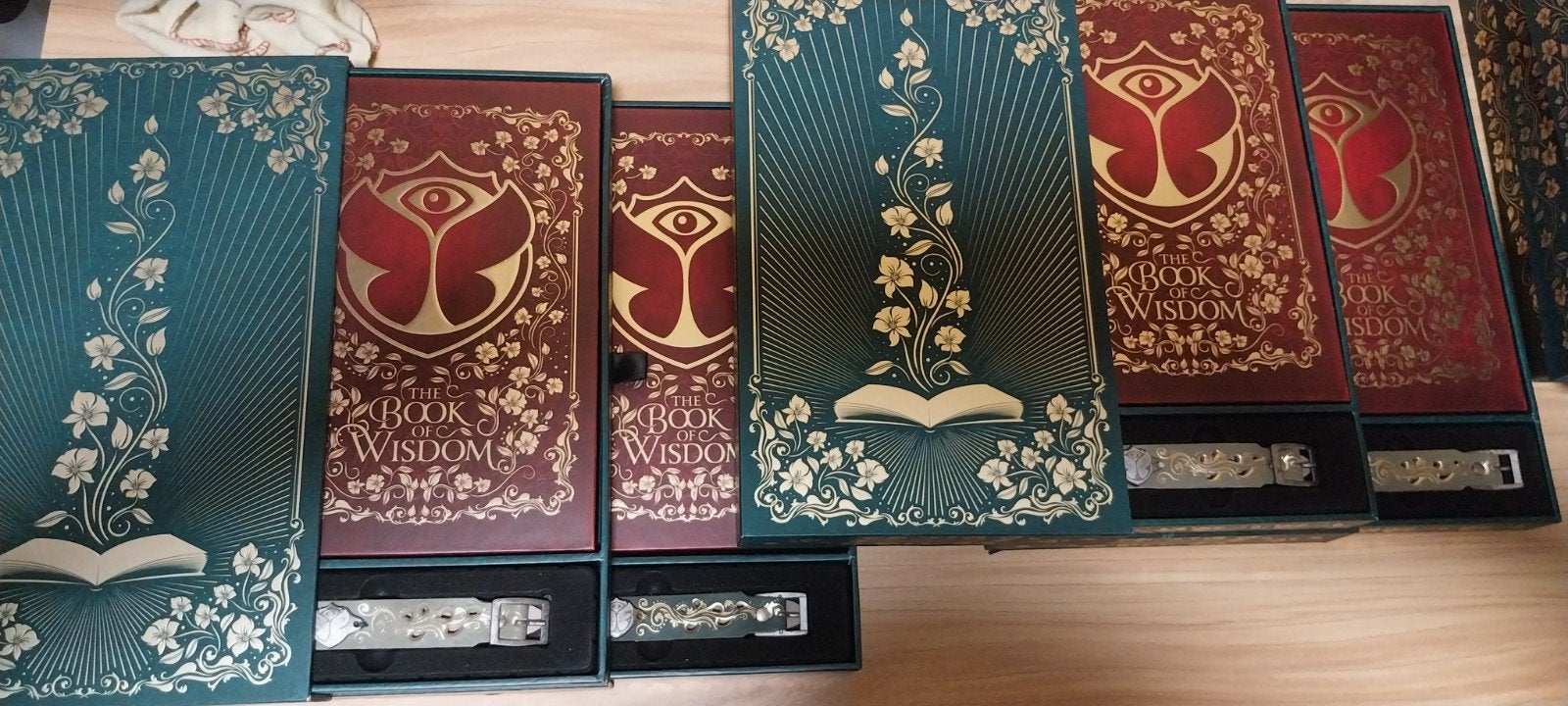 Tomorrowland Treasure Cases, Enlèvement, Neuf