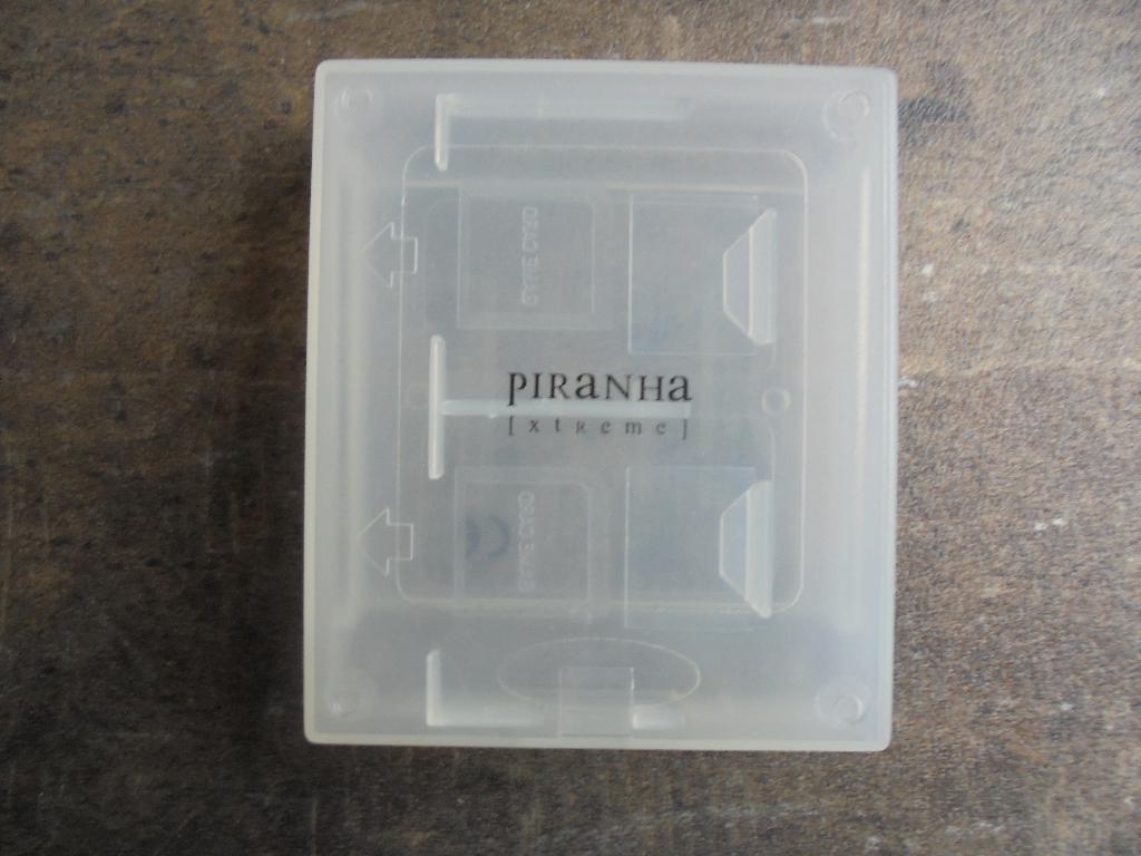 Piranha Xtreme Game Card Case voor DS (zie foto's) II, Games en Spelcomputers, Games | Nintendo DS, Gebruikt, Overige genres, 1 speler