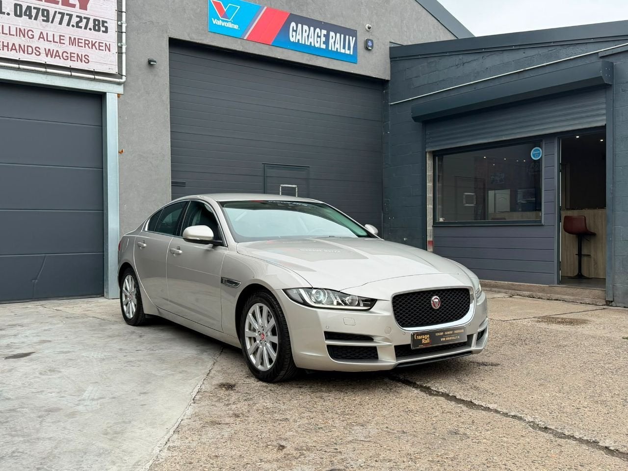 Jaguar XE Pure (bj 2016, automaat), Automaat, 4 deurs, Gebruikt, Bruin