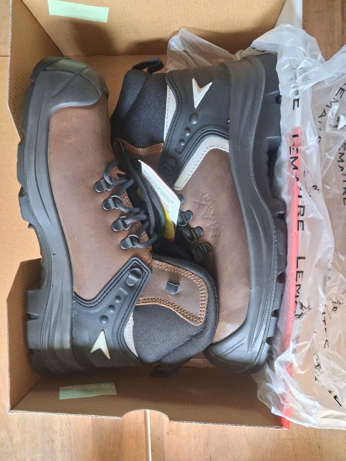 1. VEILIGHEIDSSCHOENEN MAAT 43 - NIEUW, Bricolage & Construction, Vêtements de sécurité, Enlèvement, Neuf