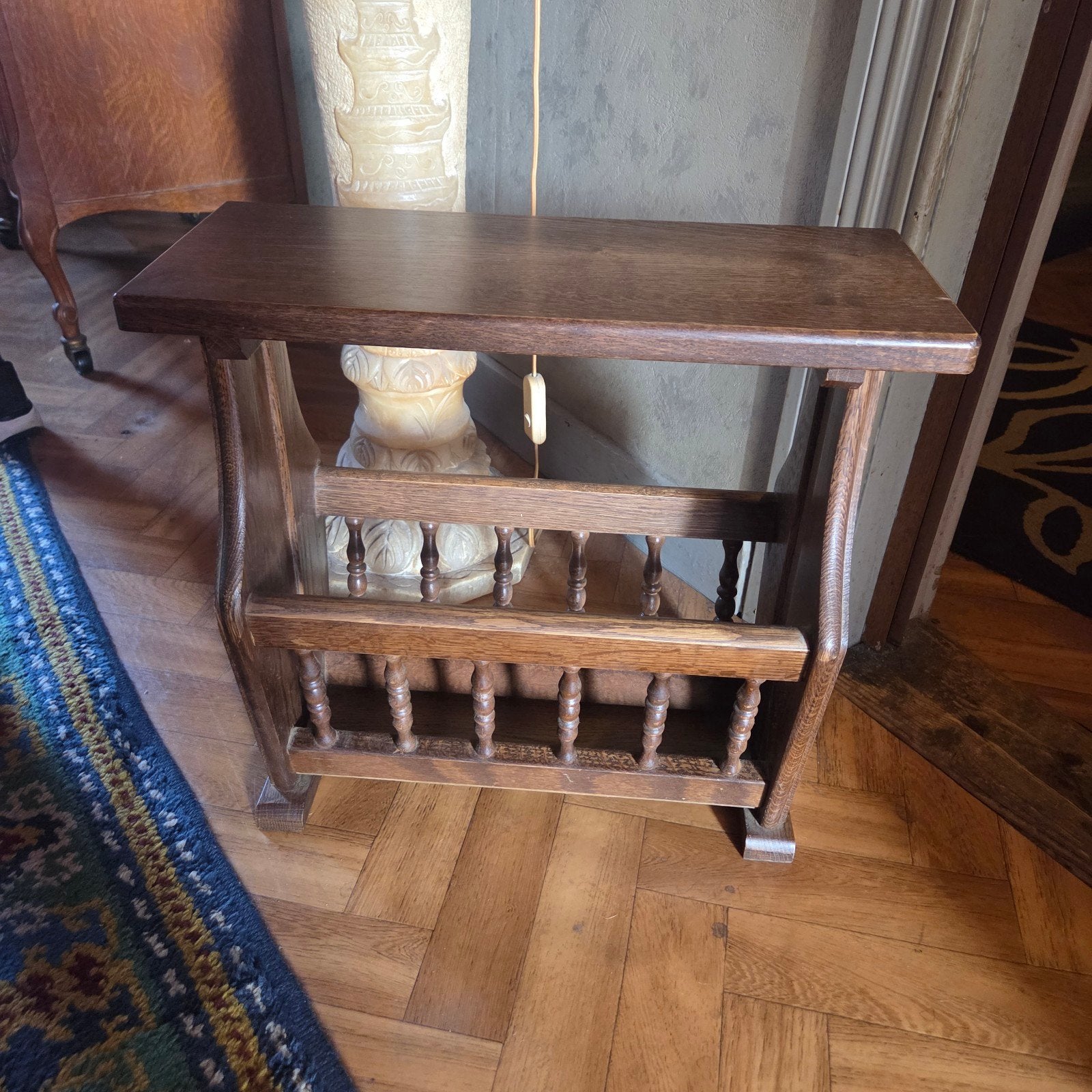 Vintage houten lectuurtafeltje (Gent), Ophalen