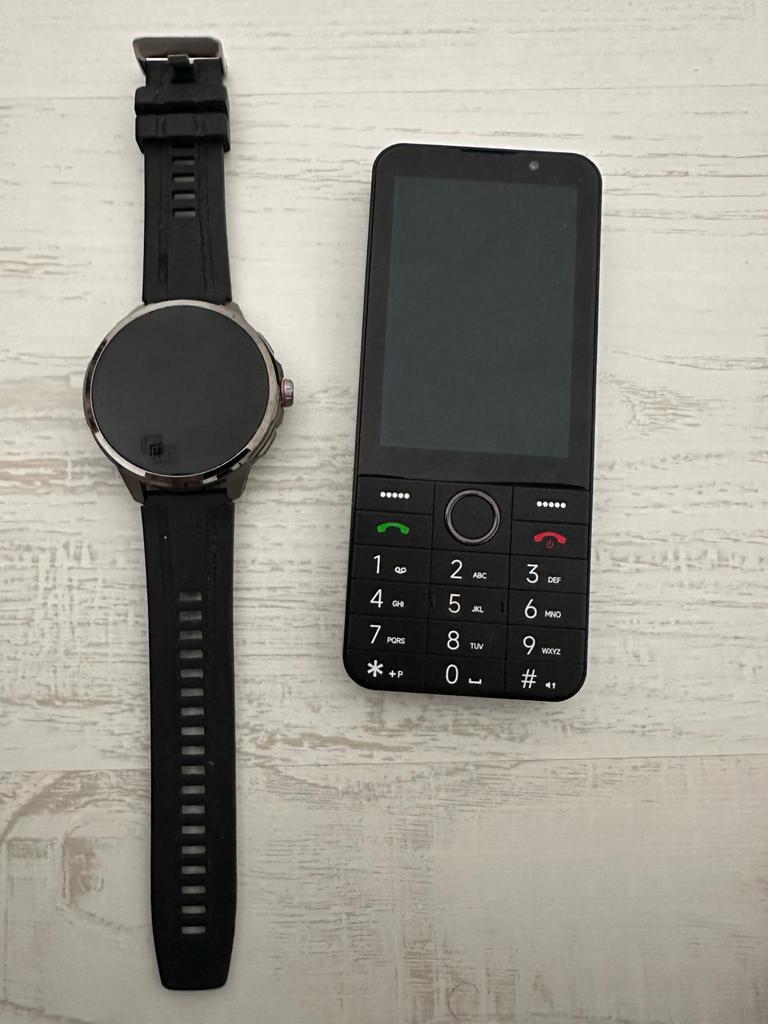 Gsm + smartwatch, Telecommunicatie, Ophalen, Zo goed als nieuw