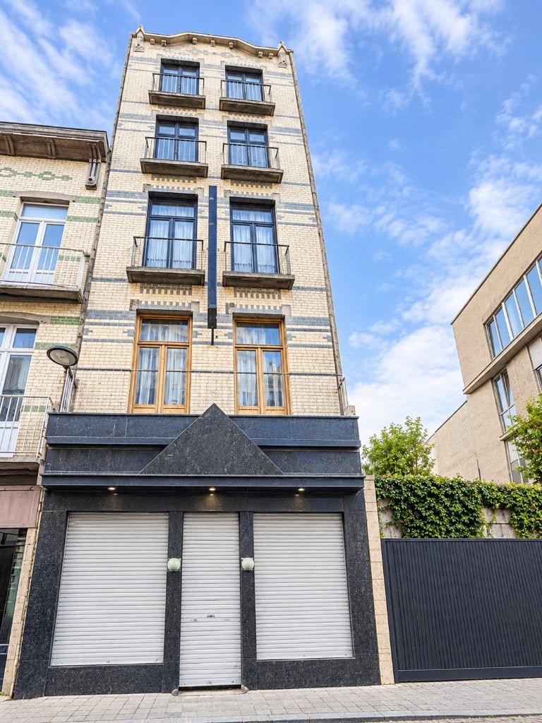 GEBOUW MET PLANNEN & LIFT VOOR HANDELSPAND EN 4 STUDIO'S, Immo, Overige soorten, Tot 200 m², 993 kWh/m²/jaar, Provincie West-Vlaanderen