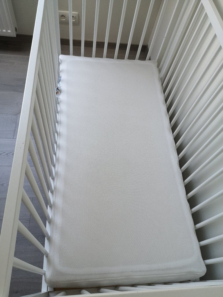 Babybed met matras + luiertafel, Ophalen, Zo goed als nieuw, Jongetje of Meisje