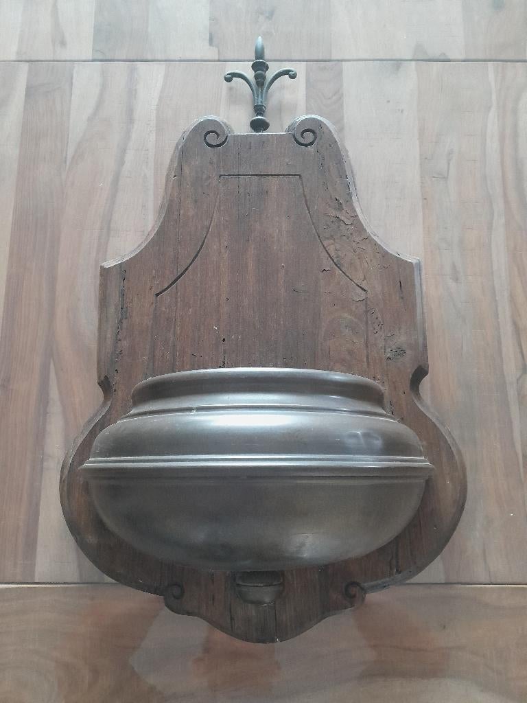 Koperen wijwatervat, Ophalen