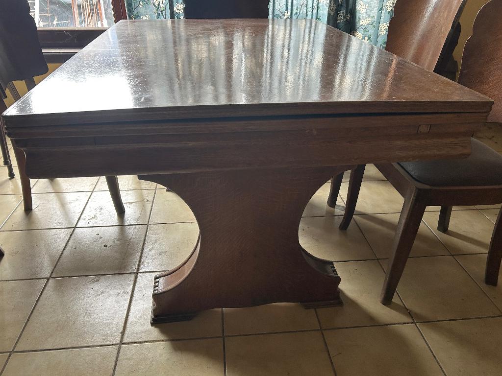 Tafel uitschuifbaar met zes stoelen van 1929, Ophalen