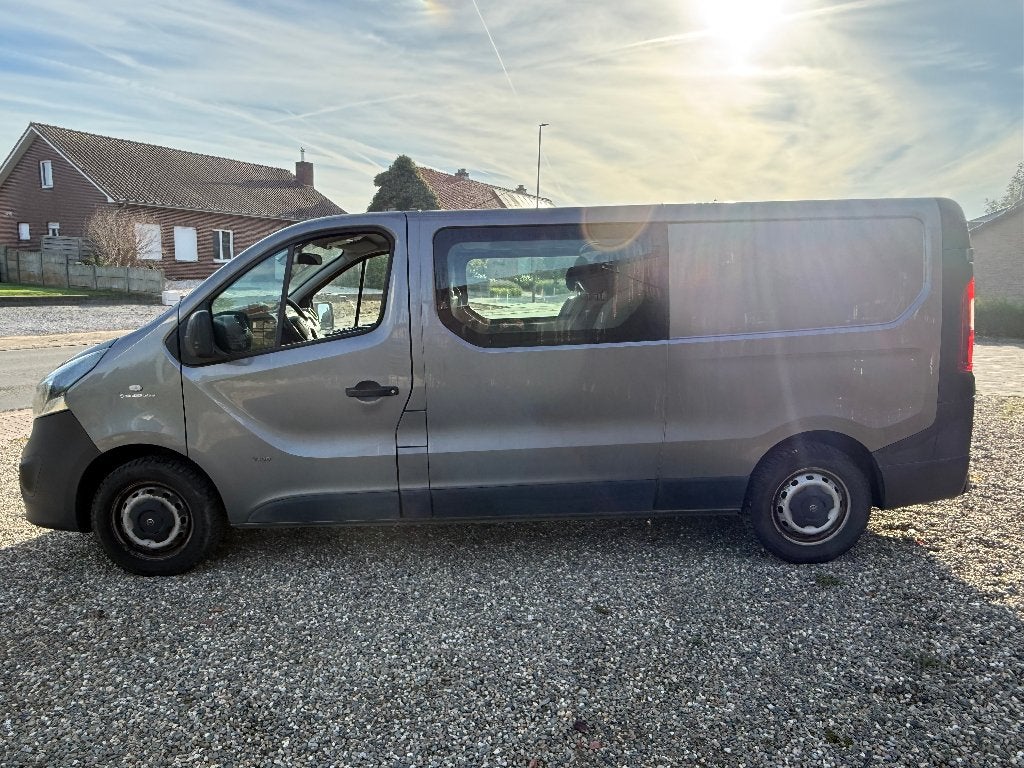 Opel vivara 1.6 biturbo 2015 dubbel cabine schade !!!, Voorwielaandrijving, Stof, 4 cilinders, 1600 cc