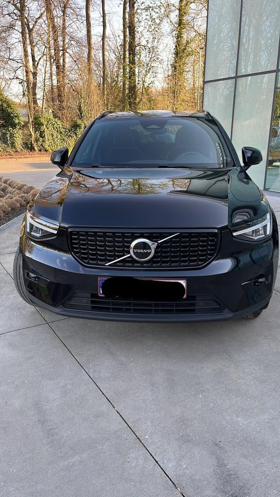 VOVLO XC40 ULTIMATE DARK DESIGN B3 MILD HYBRID ESSENCE, Auto's, Volvo, Automaat, 4 cilinders, Zwart, 5 zetels