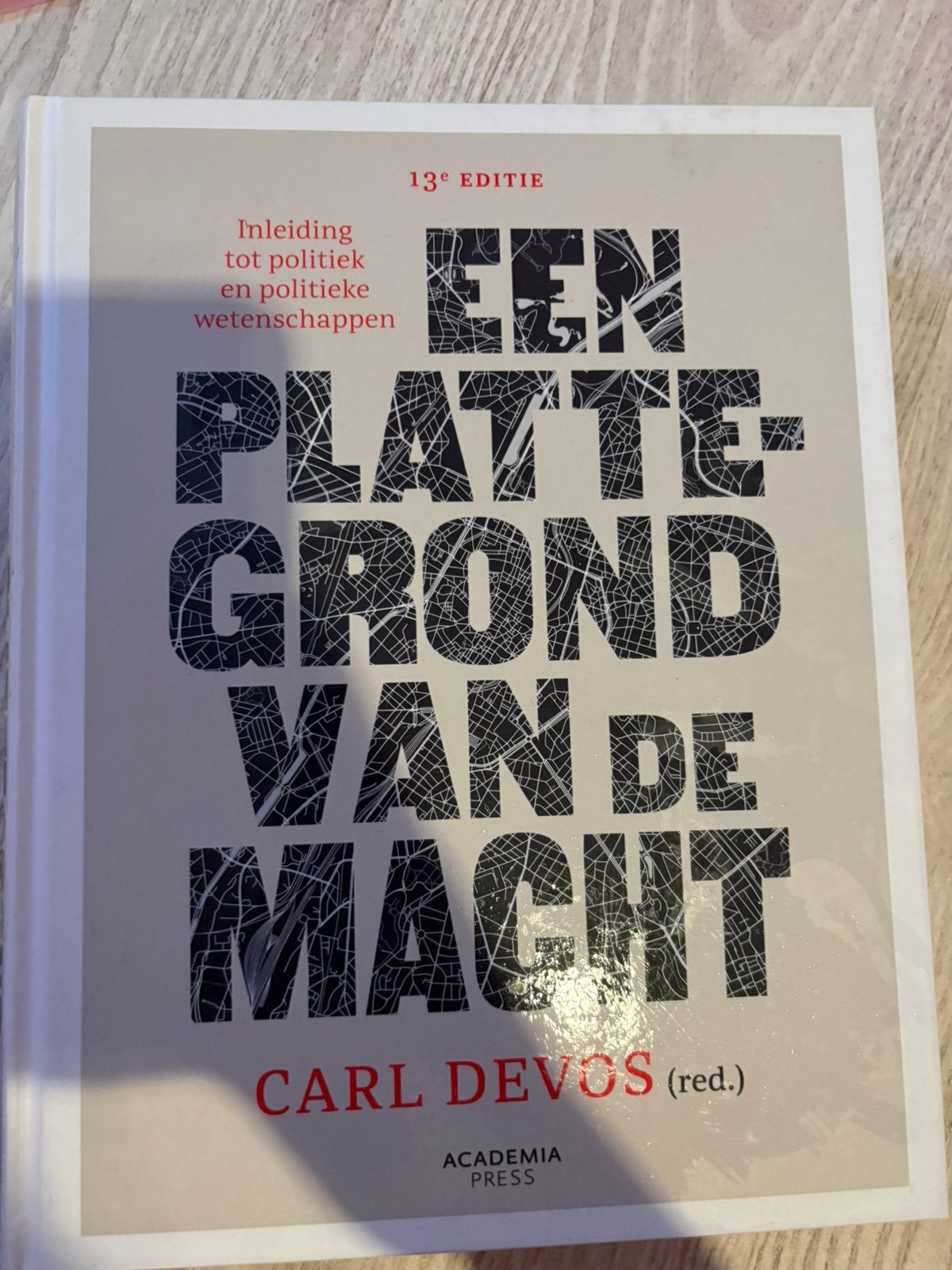 Een plattegrond van de macht - Carl Devos - 2025, Boeken, Ophalen, Nieuw, Politiek en Staatkunde, Carl Devos