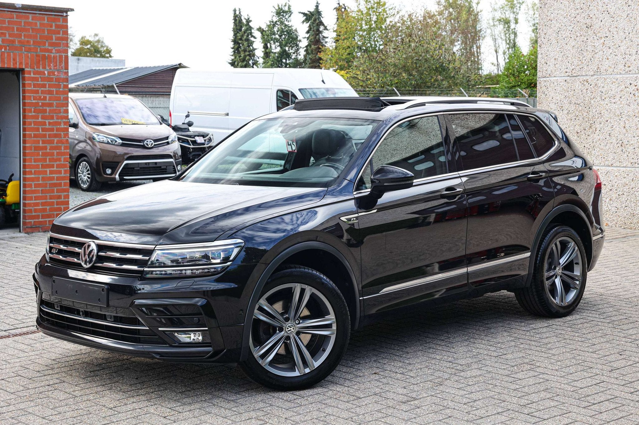 Volkswagen Tiguan R-LINE*360CAMERA*PANORAMISCH-DAK*ZETELGE, Autos, Achat, 1610 kg, Entreprise, Noir