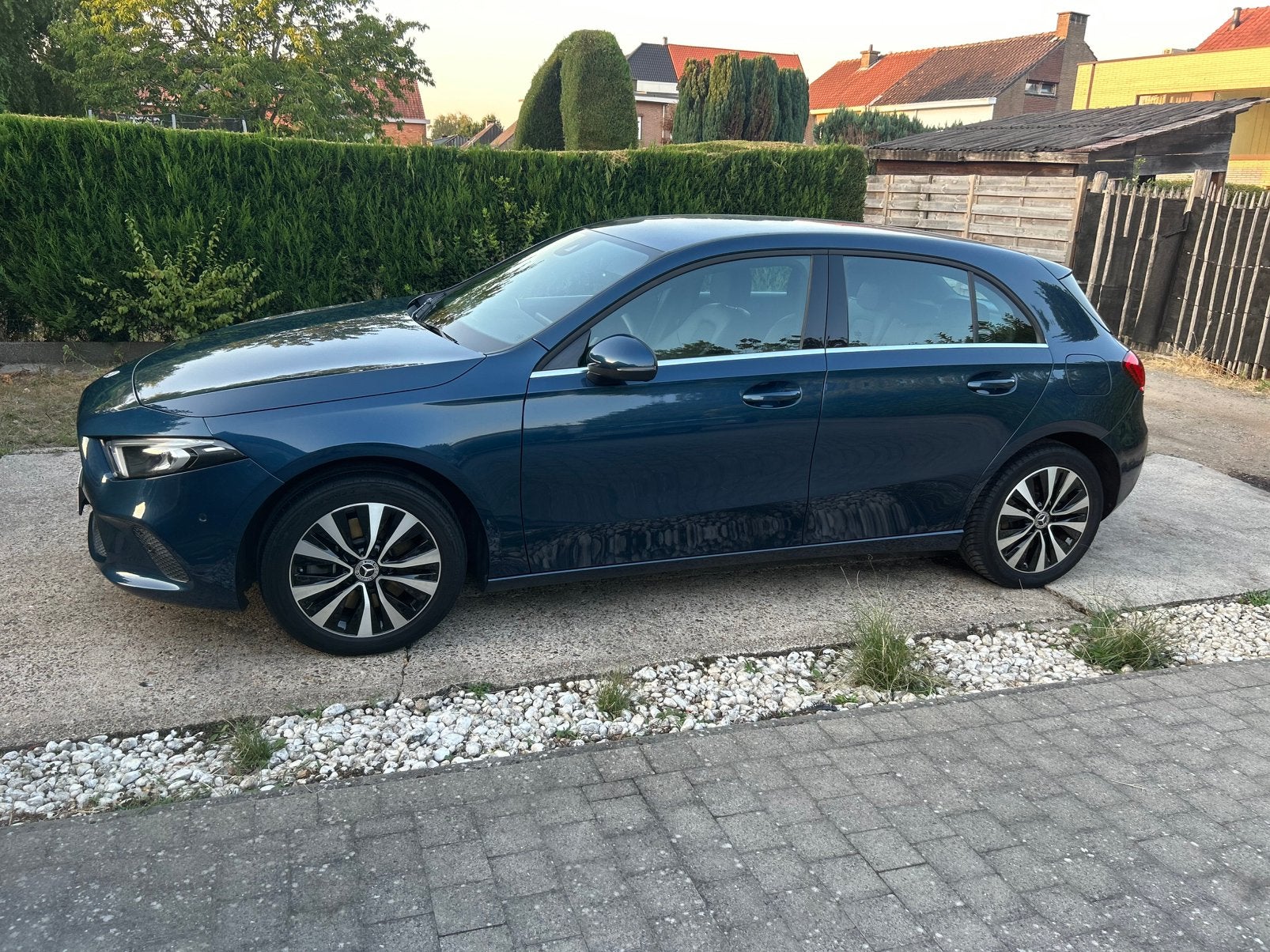 Mercedes A250e, Auto's, Automaat, Monovolume, Blauw, Leder