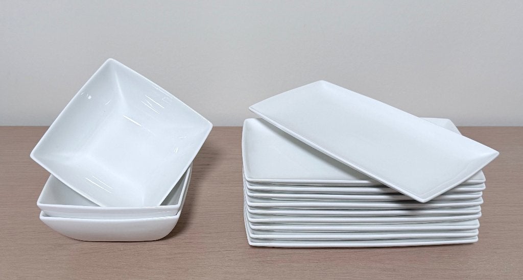 Yong Squito servies bestaande uit 10 bordjes en 3 kommetjes, Huis en Inrichting, Overige merken, Klassiek, Ophalen of Verzenden