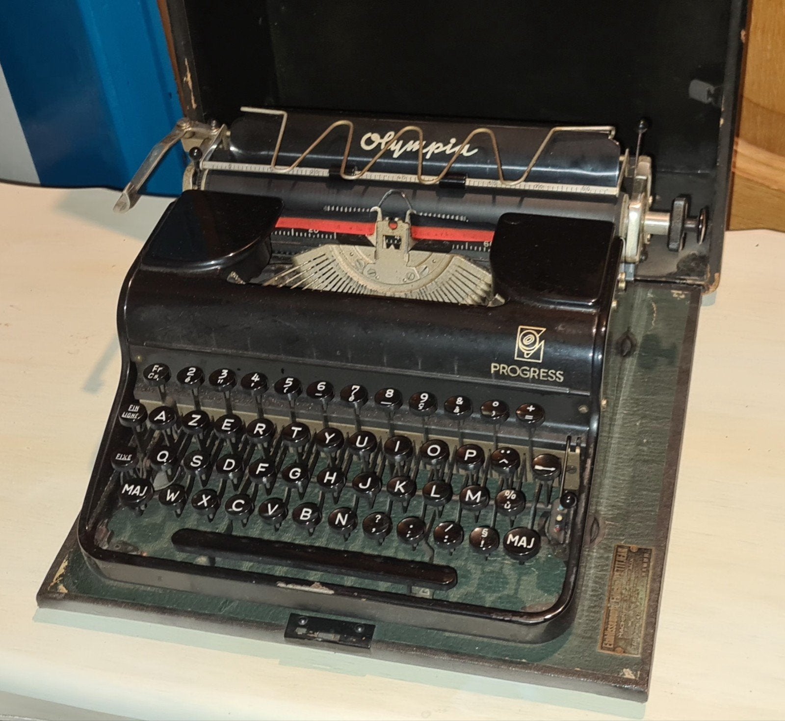 Machine à écrire vintage Olympia Progress (1947) + Couvercle, Enlèvement