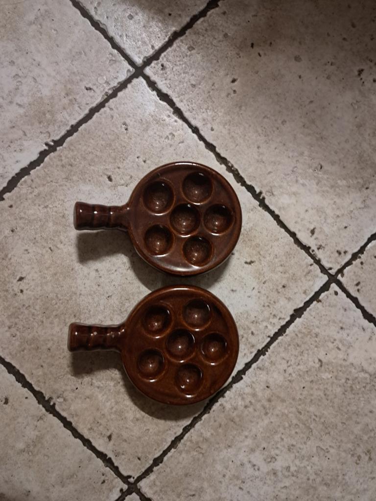 2x Escargot schaaltjes van keramiek, Huis en Inrichting, Ophalen, Zo goed als nieuw, Bruin, Steen/keramiek