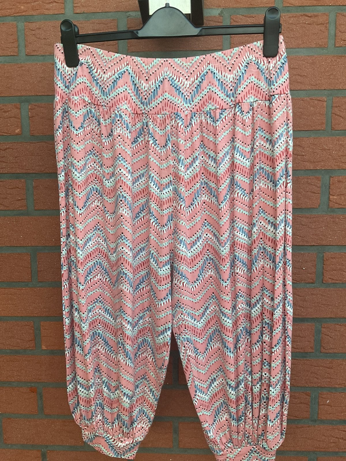 Zomerse kniebroek Maat L nooit gedragen !!, Kleding | Dames, Broeken en Pantalons, Maat 42/44 (L), Nieuw, Ophalen of Verzenden