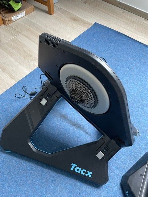 Tacx Neo 2T + motion plates + tablethouder, Ophalen, Gebruikt, Overige typen