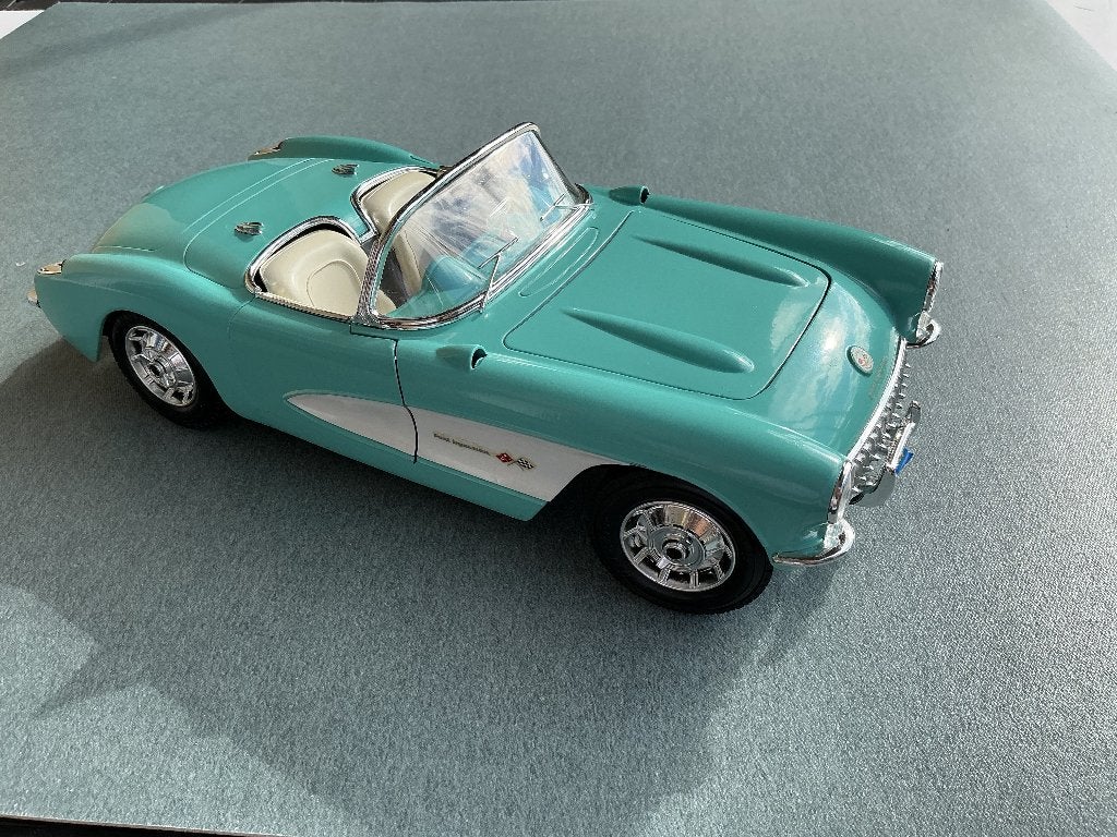 Burago CHEVROLET CORVETTE 1957 1/18, Enlèvement ou Envoi, Comme neuf, Voiture, Burago