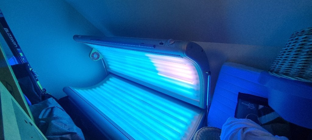 Perfect werkende zonnebank met gelaatsbruiner, Ophalen, Gebruikt, Zonnebank dubbelzijdig, 15 lampen of meer