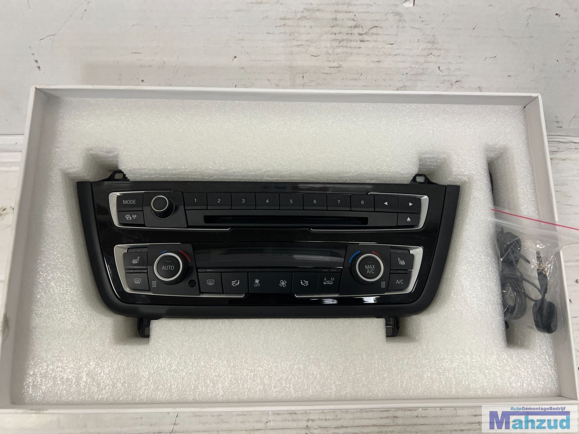 BMW 4 SERIE F32 Kachelpaneel radio 2013-2020, Petuelring 130
80788  Munich, DE, Gebruikt, Info@bmw.de, BMW