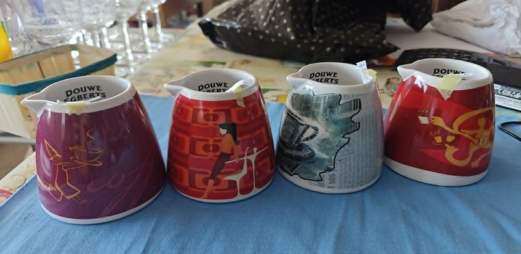 melkkannen Douwe Egberts 4 verschillende stuks, Huis en Inrichting, Keuken | Servies, Kan, Overige merken, Keramiek, Nieuw