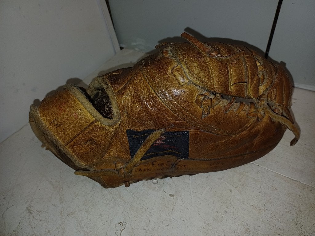 oude leren handschoen+bal voor TBE baseball, Ophalen of Verzenden, Gebruikt, Honkbal, Handschoen