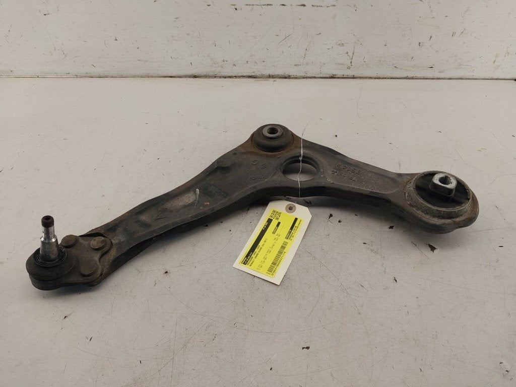 BRAS DE SUSPENSION AVANT GAUCHE (TRIANGLE) (|9514R|545056711, Renault, Utilisé, Peter-Huppertz-Straße 5
51063  Köln, DE, Dialog.deutschland@renault.de