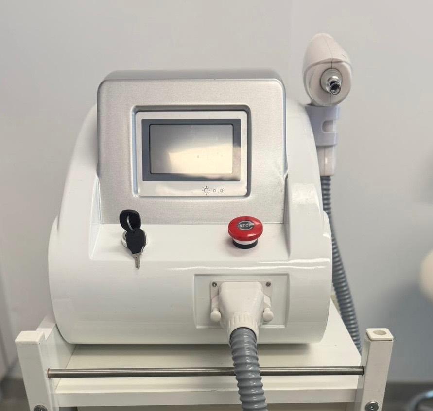 Laser Nd Yag apparaat,tatoeages verwijderen, Carbon peeling, Ophalen, Zo goed als nieuw