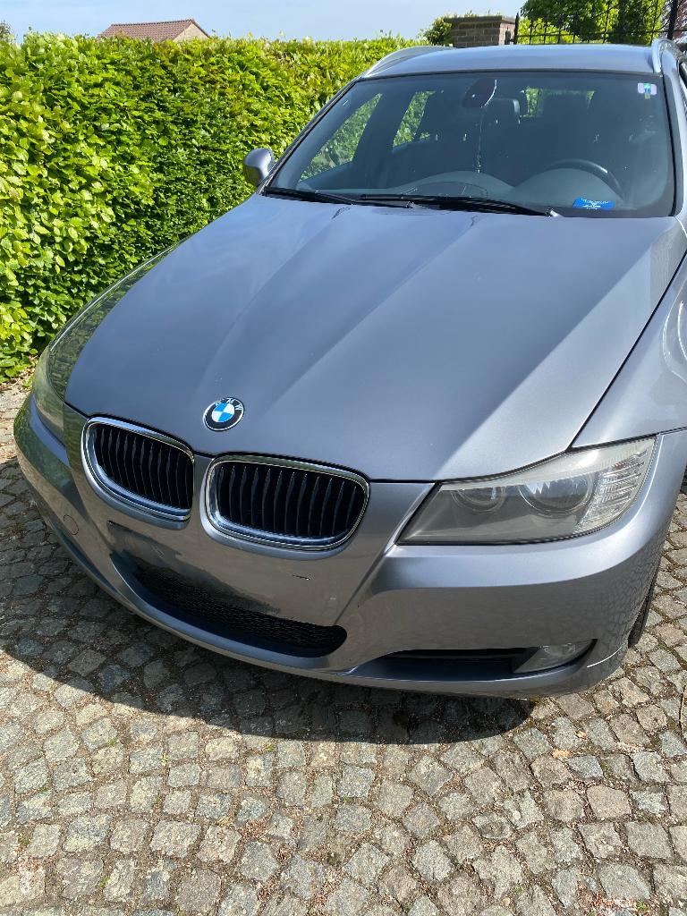 BMW 318D, Autos, Cuir, Argent ou Gris, Achat, Boîte manuelle