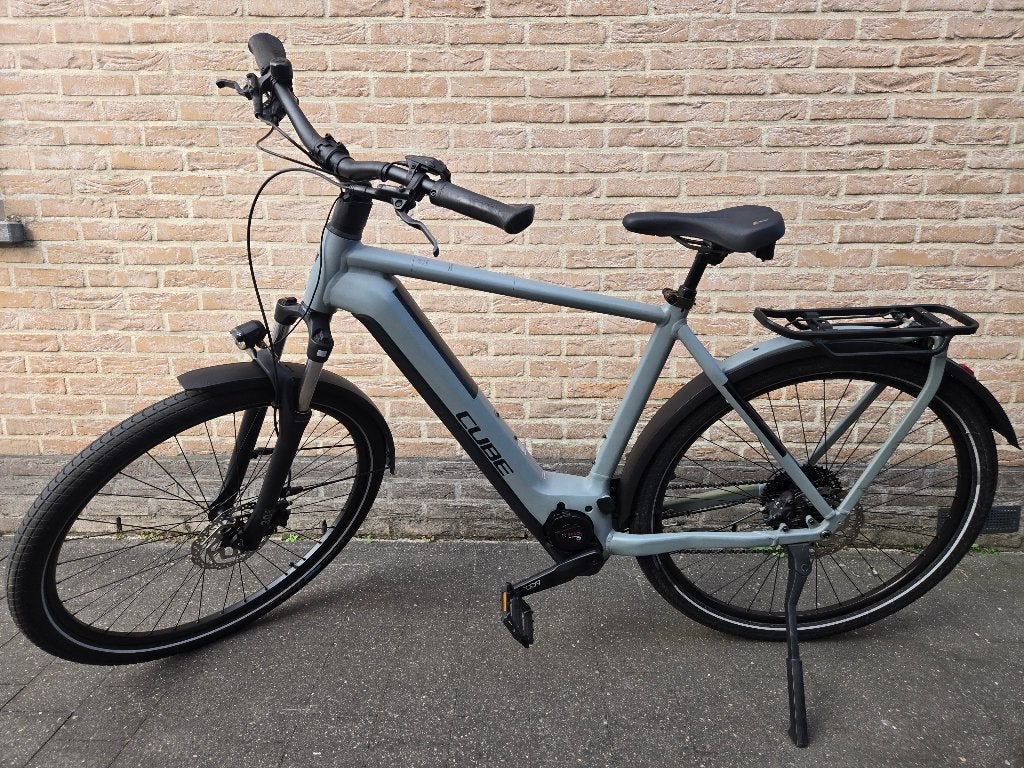 Cube Kathmandu Hybrid van 2023 met 1850km., Fietsen en Brommers, 55 tot 59 cm, Ophalen, Zo goed als nieuw, Cube