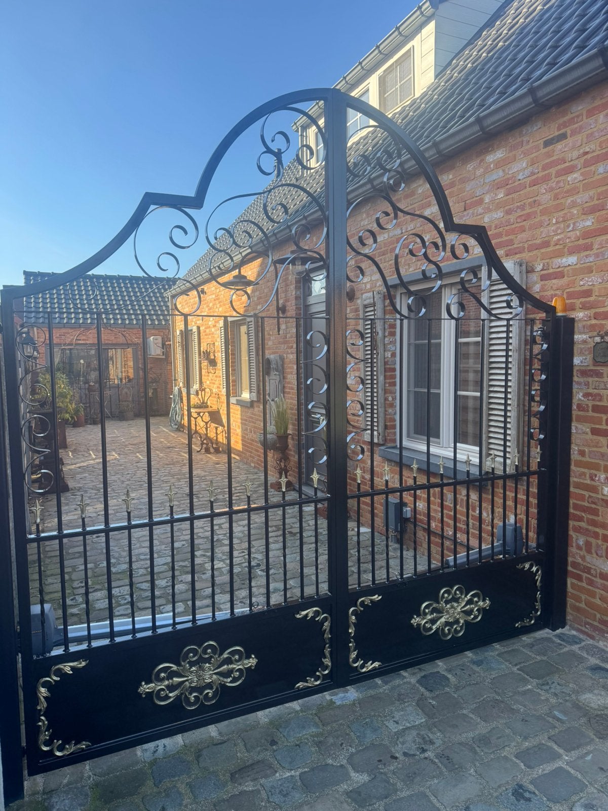 Sierlijk smeedijzeren hekwerk, Tuin en Terras, Ophalen, Zo goed als nieuw