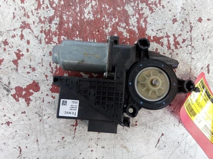 Moteur de vitre portière d'un Volkswagen Polo, -, Volkswagen, -, 3 mois de garantie