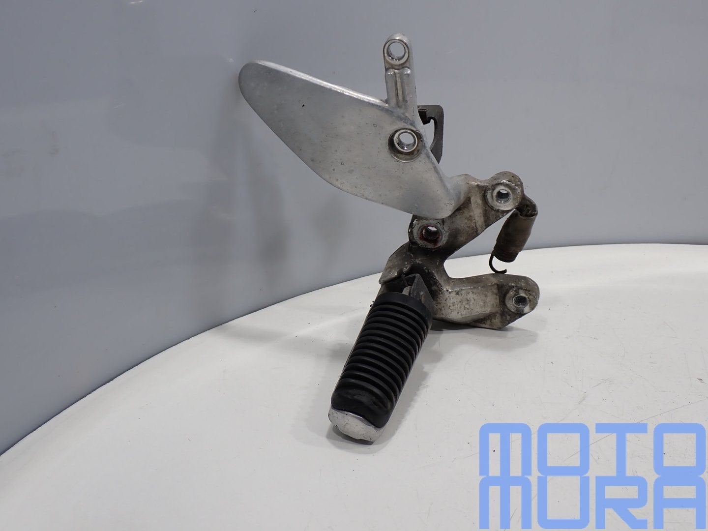 Repose-pied droit avec support pour la Yamaha YZF1000R Thund, Motos, -, Utilisé, -, -