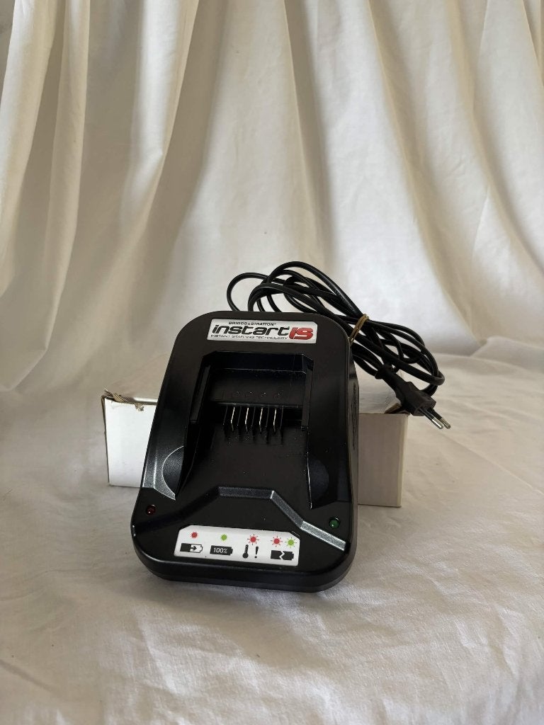 Chargeur Briggs&Stratton IS 12C / 593562 (sortie 12.45V), Enlèvement, Comme neuf