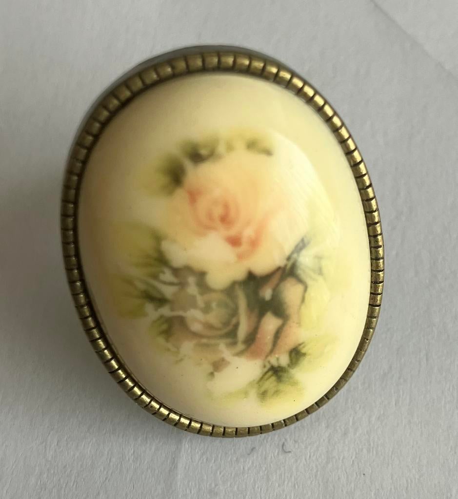 Bague rose ancienne, Autres couleurs, Fer ou Acier, Enlèvement, Utilisé