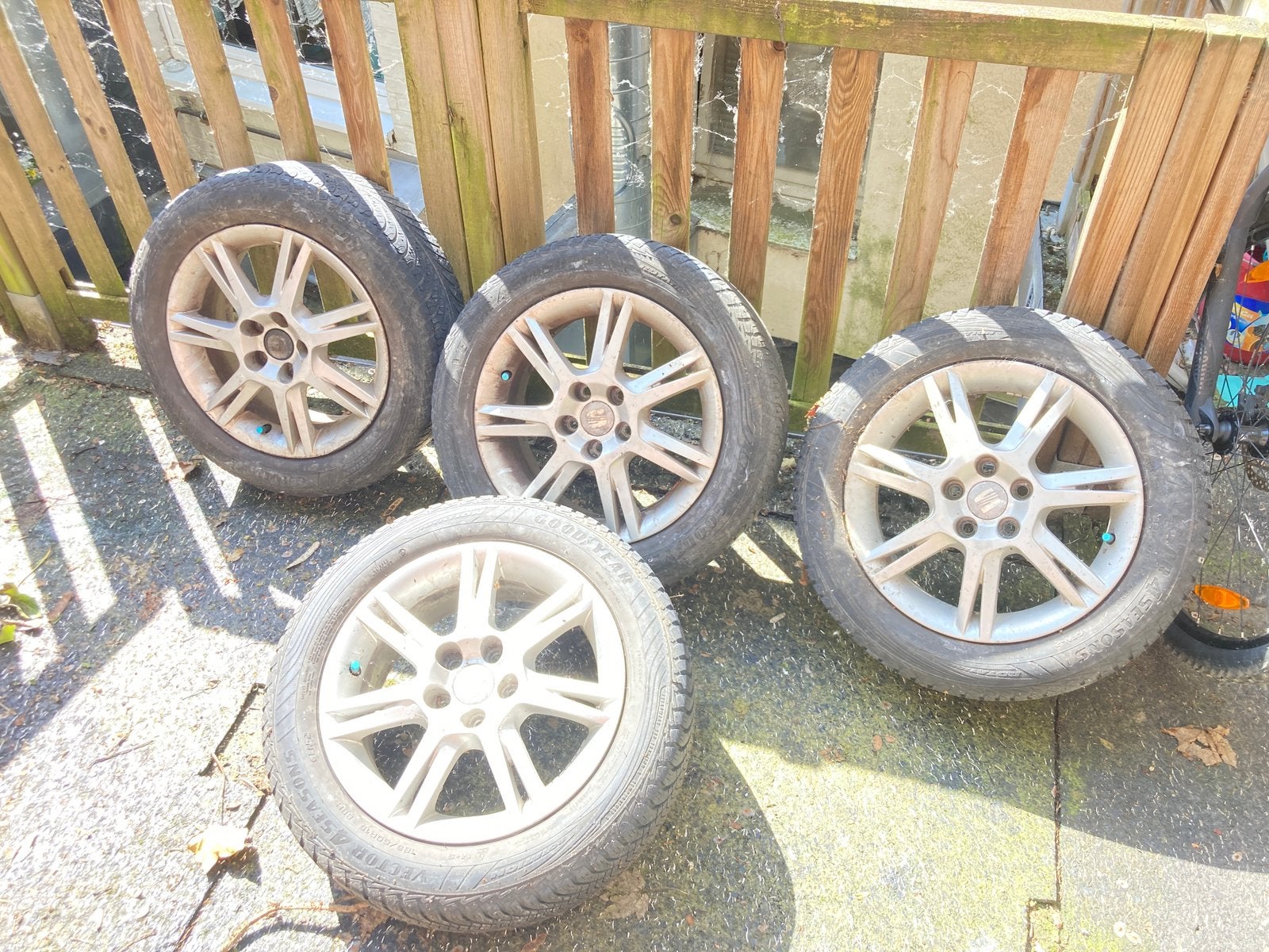 4 Jantes Alu SEAT 15" + Pneus 4 Saisons Goodyear 185/60 R15, Autos : Pièces & Accessoires, Enlèvement, Seat