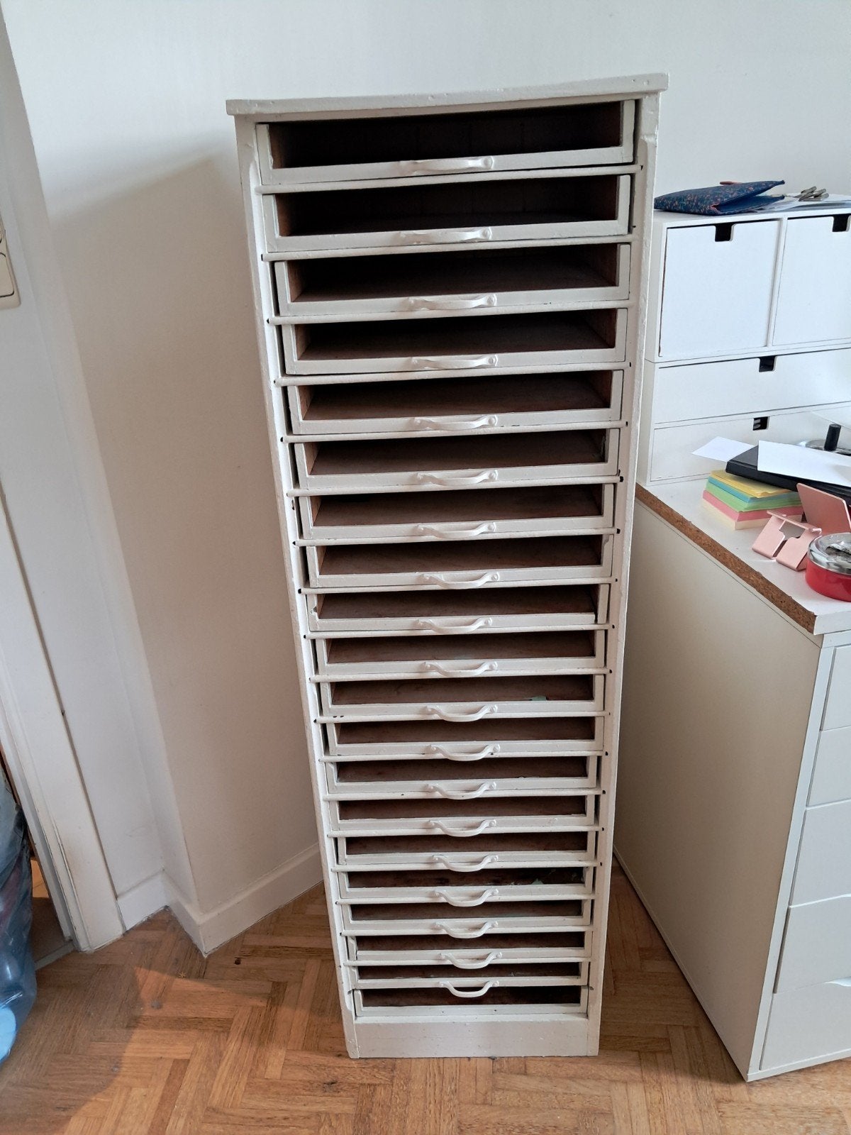 A DONNER meuble vintage pour ranger documents, Maison & Meubles, Armoires | Commodes, 25 à 50 cm, 5 tiroirs ou plus, Vintage, Enlèvement