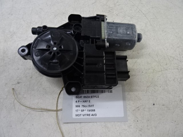 MOTEUR LEVE VITRE ELECTRIQUE AVANT DROIT Seat Ibiza V (KJB), Avant, Seat Deutschland GmbH, Service@seat.de, Utilisé