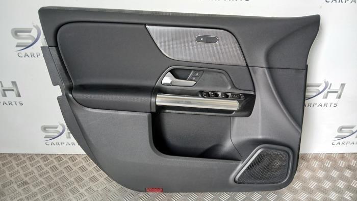Portierbekleding 4Deurs links-voor van een Mercedes GLA, Gebruikt, -, Ophalen of Verzenden, -