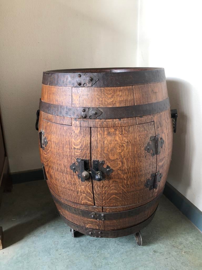 Tonneau à vins en bois avec roulettes, Ophalen, Zo goed als nieuw