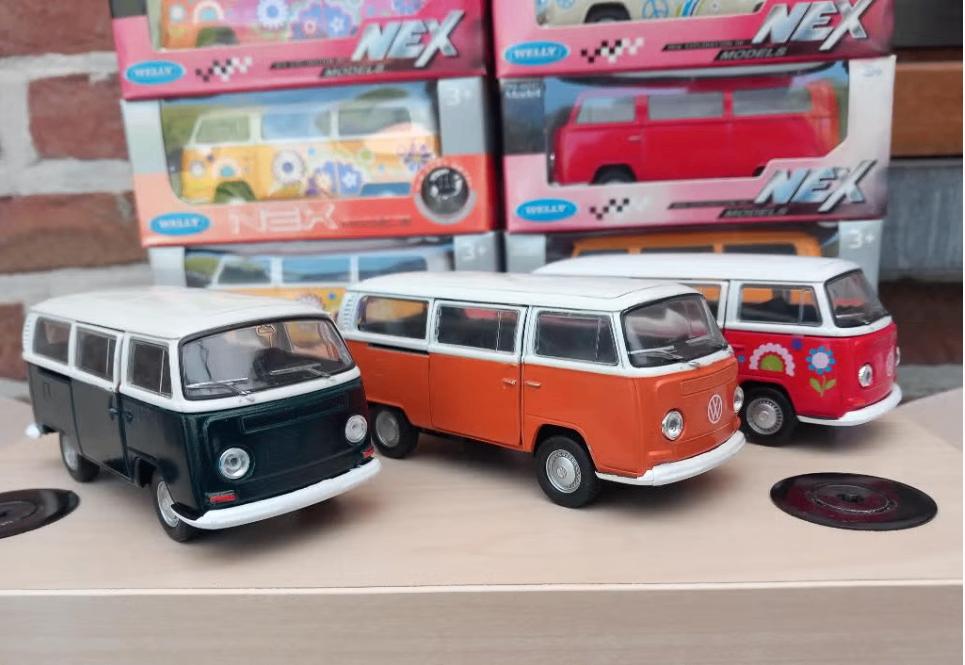 9x Vw T2 oldtimer busjes in verschillende kleuren, NIEUW, Enlèvement, Neuf, Voiture