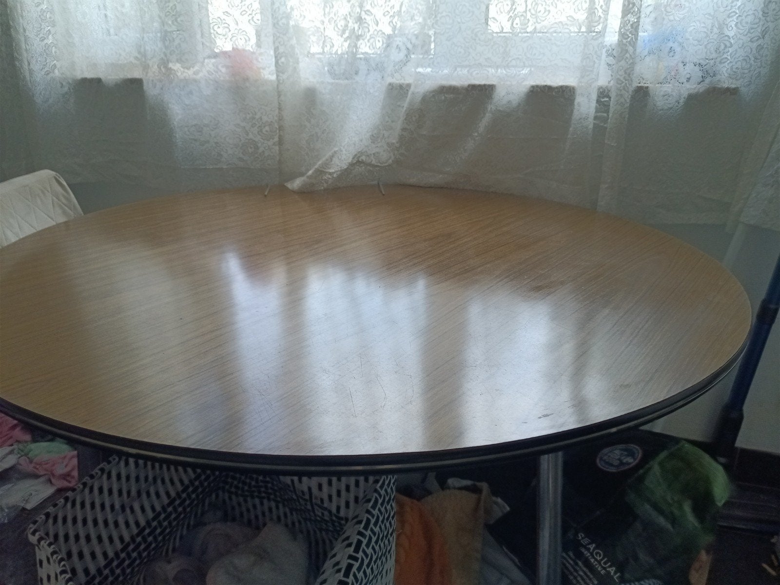 Ronde tafel bruin met zwart, Tuin en Terras, Ophalen of Verzenden, Zo goed als nieuw