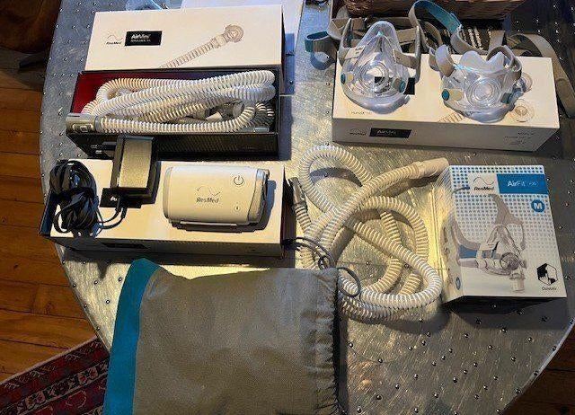 ResMed AirMini CPAP 2024 + 2 maskers (F20 & F30 maat M), Divers, Envoi, Comme neuf