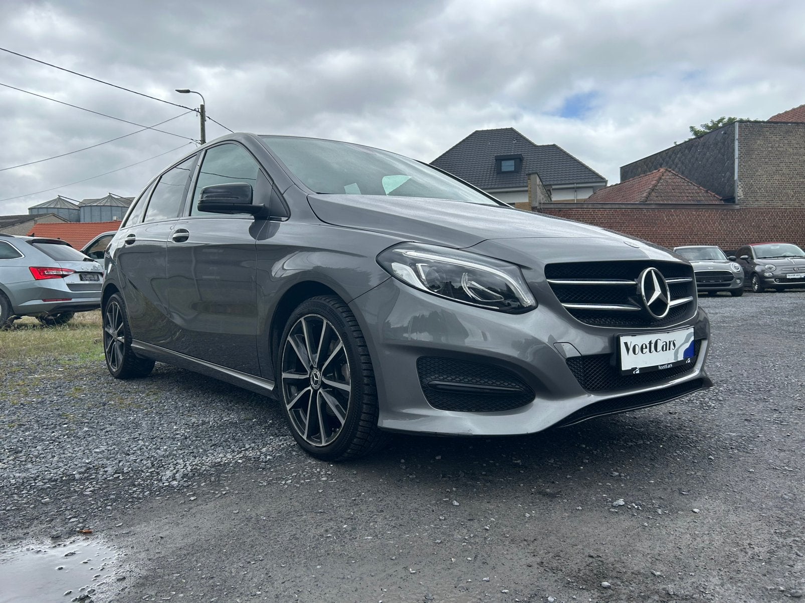 Mercedes B180 Benzine / Camera / GPS / OH, Auto's, Voorwielaandrijving, 4 cilinders, Leder en Stof, Bedrijf