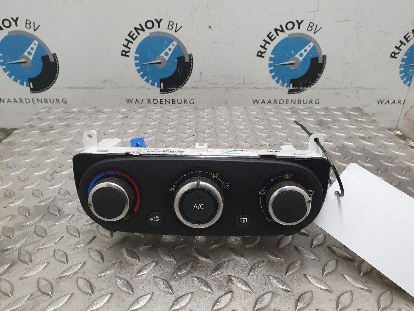 RENAULT CLIO KACHEL BEDIENINGSPANEEL 2019, Ophalen of Verzenden, Gebruikt, Stiba lid