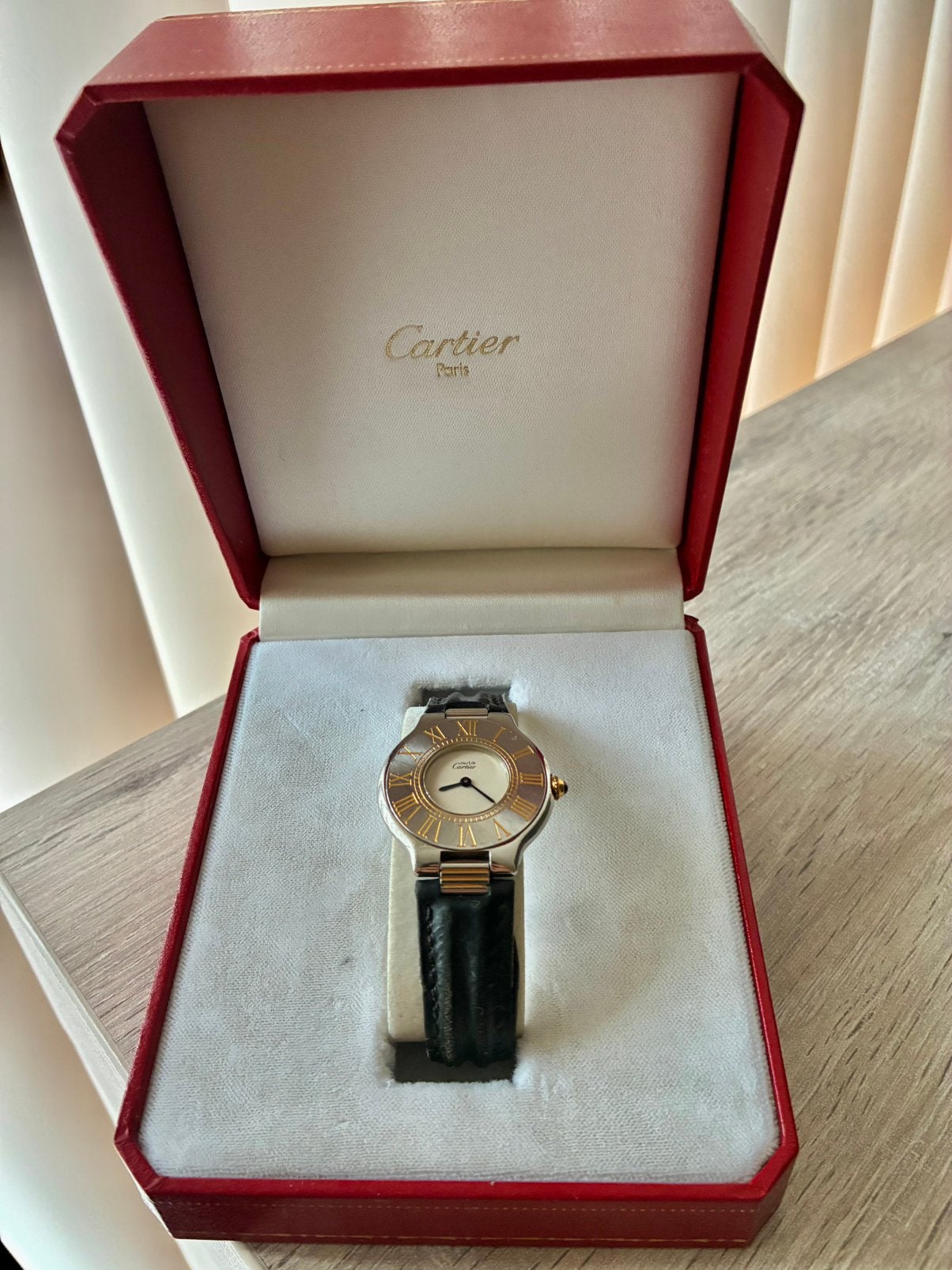 Cartier must 21 unisex leren band klassieker, Handtassen en Accessoires, Horloges | Dames, Ophalen of Verzenden, Zo goed als nieuw