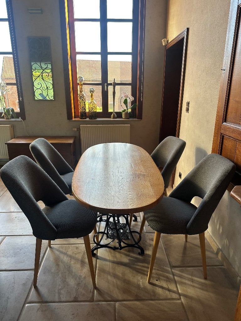 Table en bois avec ses 4 chaises, Maison & Meubles, Quatre personnes, 150 à 200 cm, Bois brut, Enlèvement