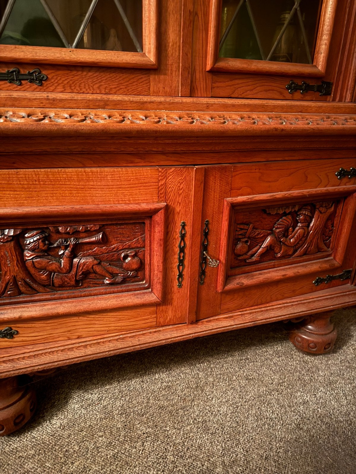 eikenhouten Mechelse tafel kasten handgesneden houtsnijwerk, Ophalen